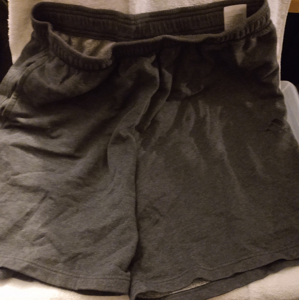 🚨Adidas men's athletic shorts Size L (T4)